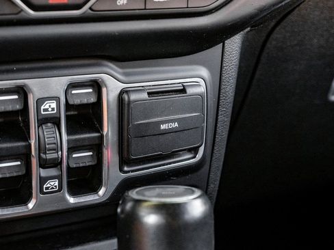 Used 2021 Jeep Wrangler Unlimited Sahara image 36