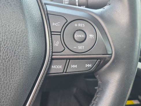 Used 2022 Toyota Camry XSE FWD image 18