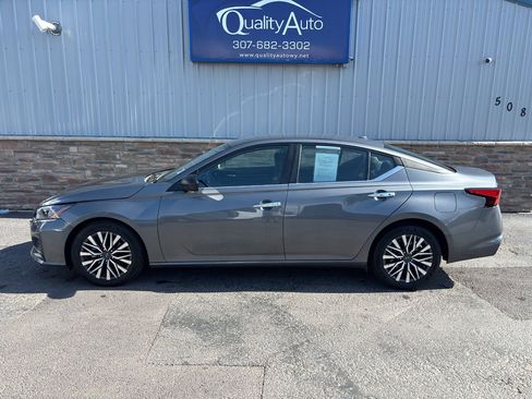 Used 2025 Nissan Altima 2.5 SV FWD image 1