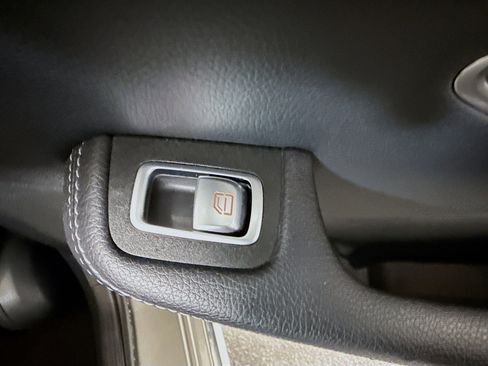 Used 2020 Mercedes-Benz C 300 Sedan image 31