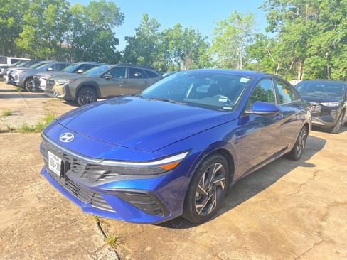 Used 2025 Hyundai Elantra SEL FWD image 1