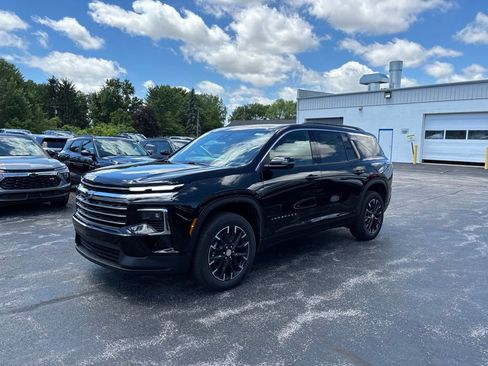 New 2026 Chevrolet Traverse LT w/ Sun and Wheel Package AWD/4WD image 7