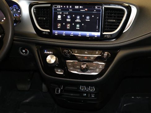 Used 2022 Chrysler Pacifica Touring-L w/ S Appearance Package FWD image 50