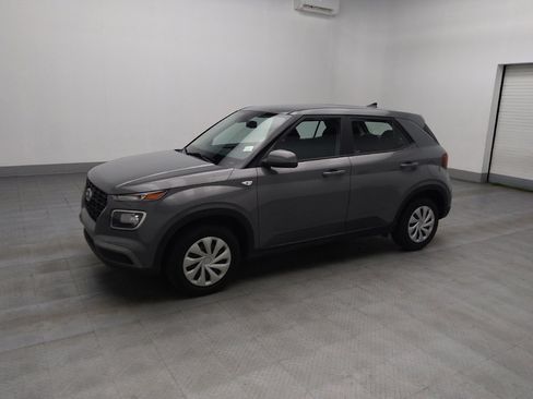 Used 2020 Hyundai Venue SE image 2