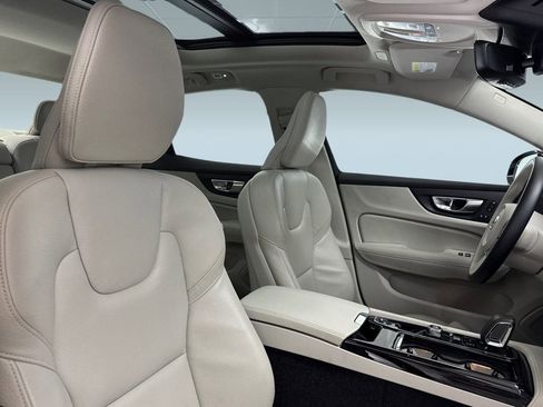 Used 2024 Volvo S60 T8 Ultimate w/ Climate Package image 31