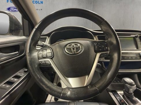 Used 2018 Toyota Highlander SE image 13