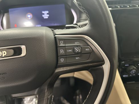 Used 2022 Jeep Grand Cherokee L Limited w/ Luxury Tech Group II image 20