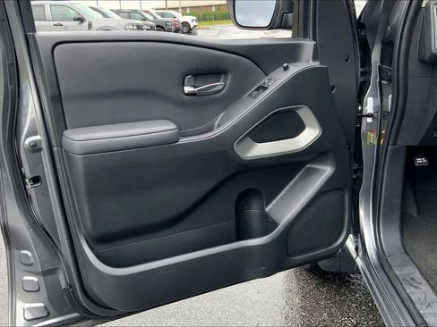 Used 2022 Nissan Frontier SV w/ Technology Package RWD image 21