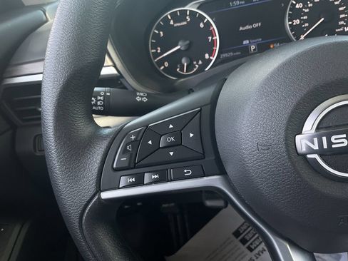 Used 2025 Nissan Altima 2.5 SV FWD image 27