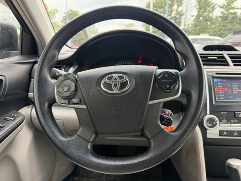 Used 2012 Toyota Camry LE FWD image 19