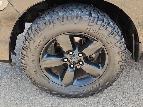 Used 2015 RAM 1500 Express AWD/4WD image 7