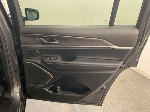 Used 2022 Jeep Grand Cherokee L Limited w/ Trailer Tow Group (B) image 32