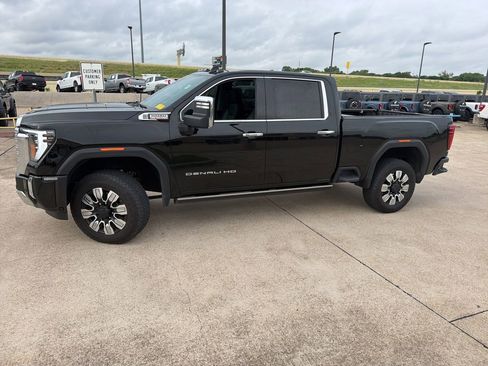 Used 2024 GMC Sierra 2500 Denali w/ Denali Reserve Package AWD/4WD image 2