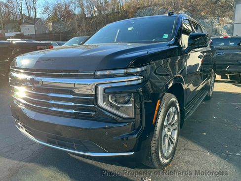 Used 2026 Chevrolet Suburban LT image 8