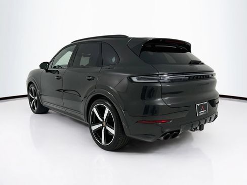 Certified 2025 Porsche Cayenne GTS AWD/4WD image 3