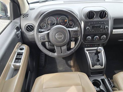 Used 2014 Jeep Compass Latitude FWD image 15