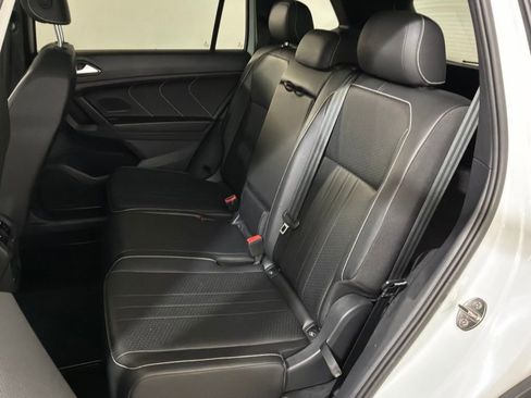Used 2022 Volkswagen Tiguan SE R-Line image 18