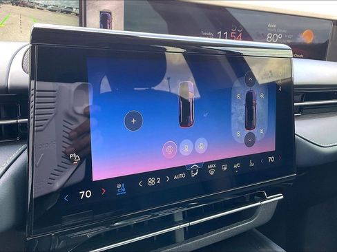 Used 2024 Lincoln Nautilus Reserve w/ Equipment Group 202A image 13