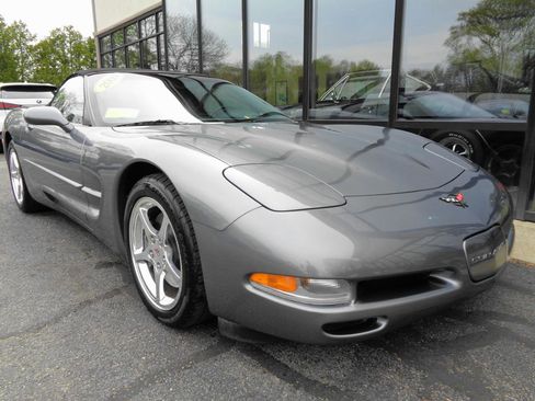 Used 2004 Chevrolet Corvette Convertible w/ Preferred Equipment Group RWD image 3