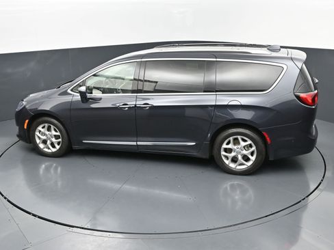 Used 2019 Chrysler Pacifica Touring-L Plus w/ Advanced Safetytec Group FWD image 29