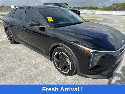 Used 2025 Kia K4 EX image 12