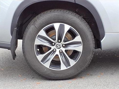 Used 2022 Toyota Highlander XLE image 8