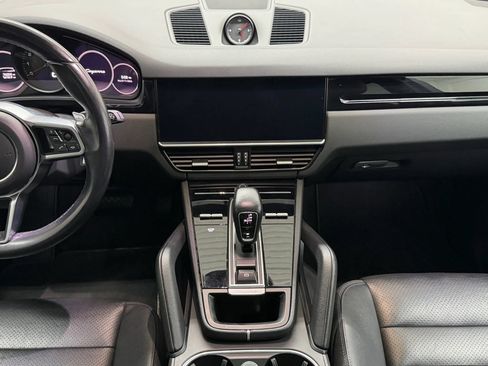 Used 2022 Porsche Cayenne AWD/4WD image 82