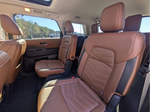 Used 2023 Nissan Pathfinder Platinum image 25