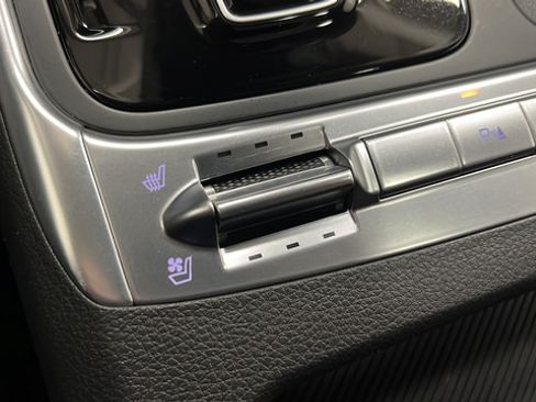 Used 2025 Kia Carnival SX w/ SX Dark Edition Package FWD image 31