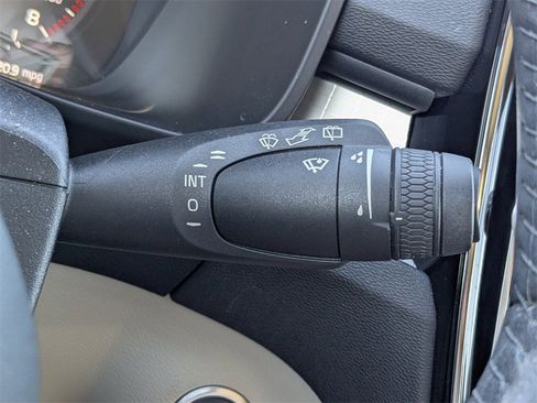 Used 2019 Volvo XC40 T5 Momentum image 26