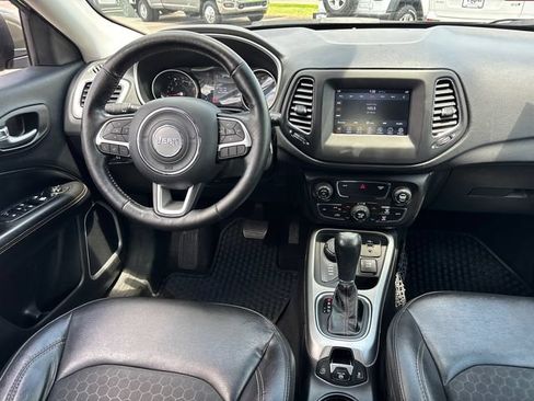 Used 2019 Jeep Compass Latitude w/ Cold Weather Group AWD/4WD image 11
