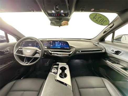 Used 2024 Cadillac Lyriq Tech image 3