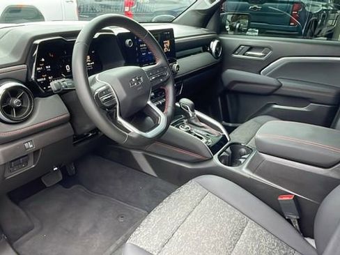 Used 2025 Chevrolet Colorado Z71 AWD/4WD image 9