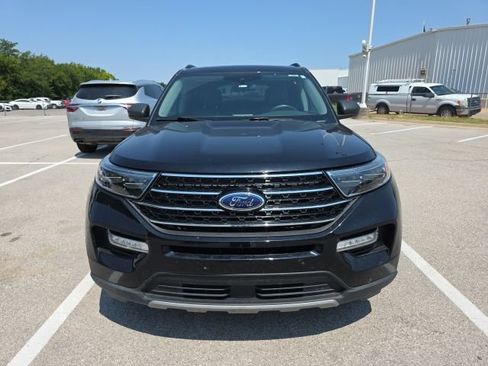 Used 2020 Ford Explorer XLT w/ Equipment Group 202A AWD/4WD image 8