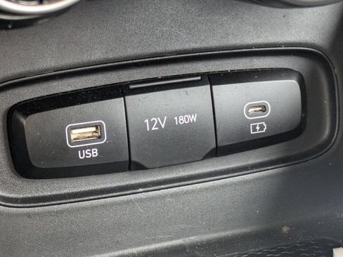 Used 2024 Hyundai Venue SEL FWD image 21