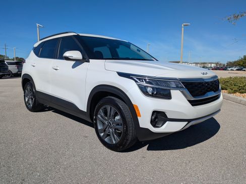 Certified 2023 Kia Seltos S image 2