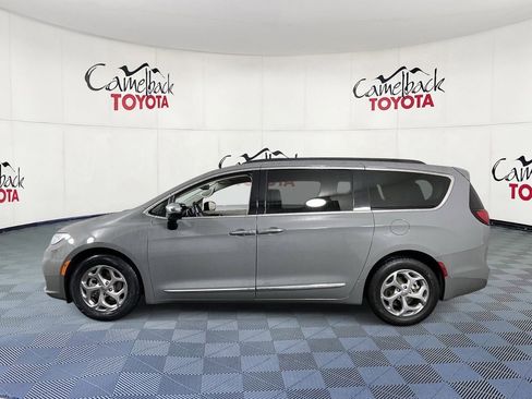Used 2023 Chrysler Pacifica Limited image 4