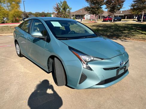 Used 2016 Toyota Prius Two image 3