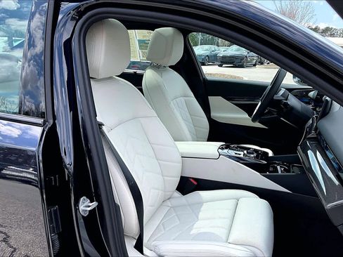 Certified 2025 BMW i5 M60 w/ Executive Package image 9