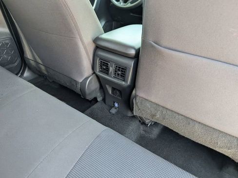Used 2021 Toyota RAV4 LE AWD/4WD image 28
