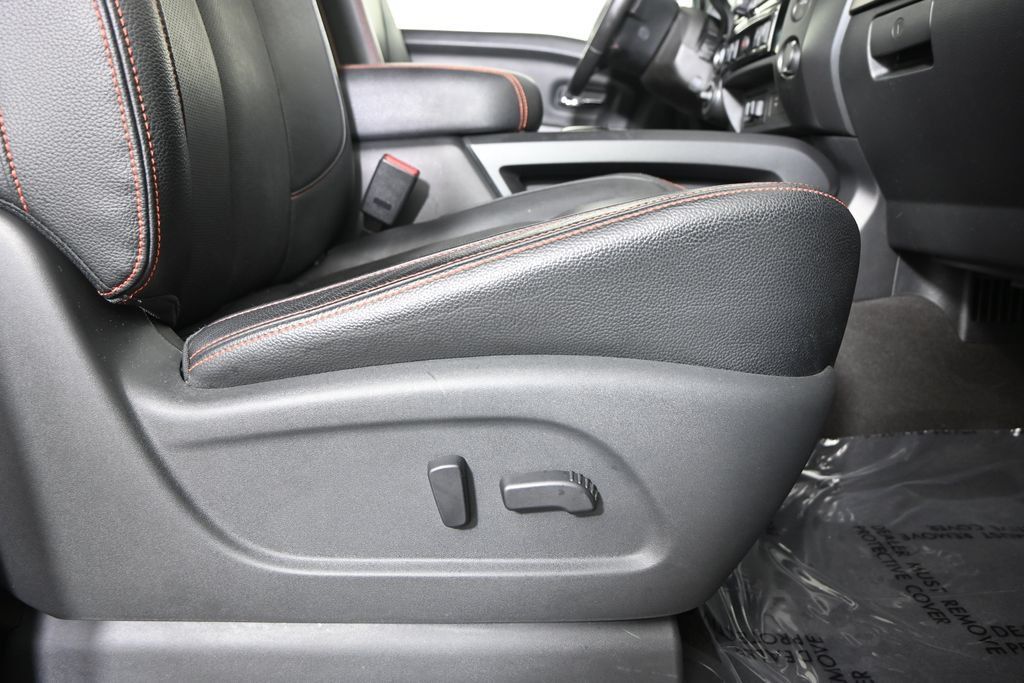Used 2020 Nissan Titan PRO-4X w/ Pro-4x Convenience Package AWD/4WD image 15