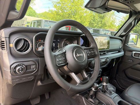 New 2026 Jeep Gladiator Sport AWD/4WD image 6