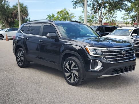 Certified 2024 Volkswagen Atlas SE w/ Panoramic Sunroof Package FWD image 2