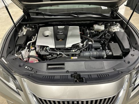 Used 2020 Lexus ES 300h w/ Premium Package FWD image 34