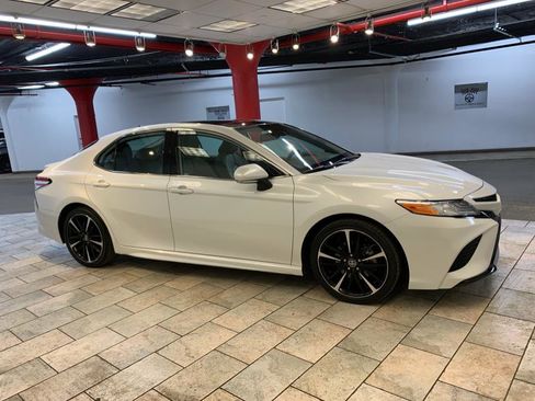 Used 2020 Toyota Camry XSE image 4