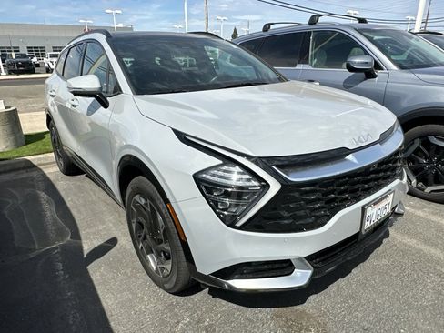 Used 2025 Kia Sportage SX AWD/4WD image 2