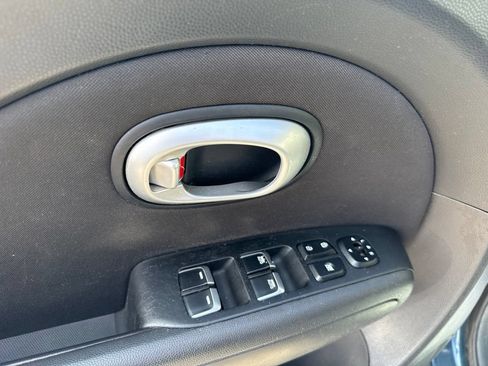 Used 2018 Kia Soul + FWD image 18