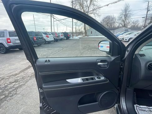 Used 2014 Jeep Compass Latitude w/ All Weather Capability Group AWD/4WD image 15