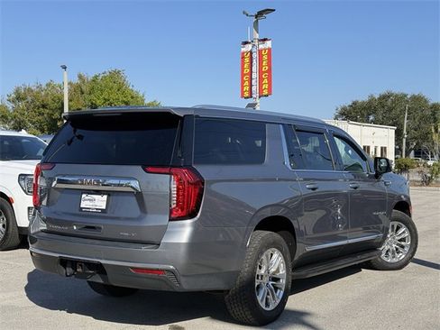 Used 2021 GMC Yukon XL SLT w/ SLT Premium Package image 3