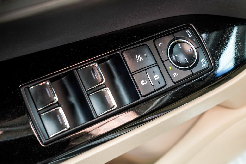 Used 2018 Lexus LX 570 4WD image 48